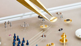 南京江诗丹顿指定维修门店打开表壳